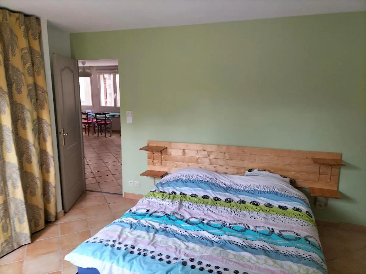 Appartement Au Centre Ville Avec Un Beau Jardin Prive Lannion