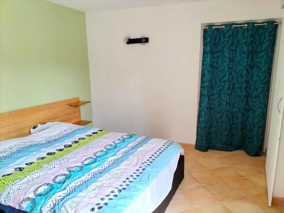 Appartement Au Centre Ville Avec Un Beau Jardin Prive Lannion