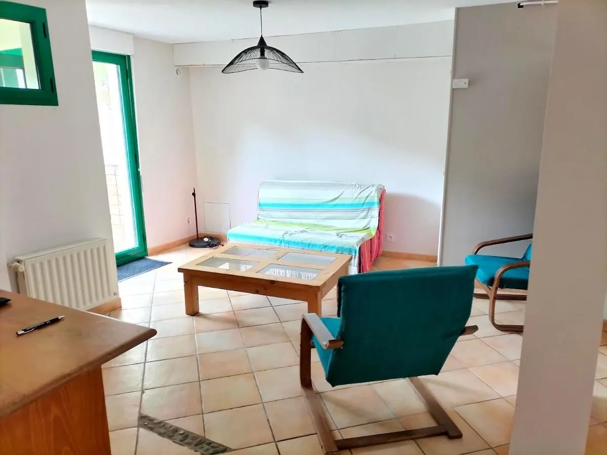 Appartement Au Centre Ville Avec Un Beau Jardin Prive Lannion 0*,